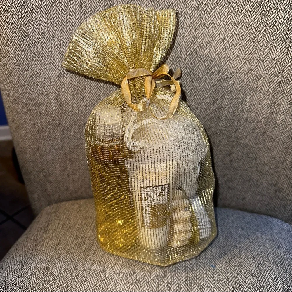 Pure passions Vanilla Sugar bath gift set Brand New Bath Salts Bath Gel & more